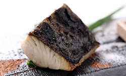 鹿スペアリブの炙り焼き